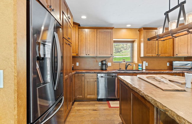 Larkspur Hills 5 BR Villa with Hot Tub - Photo 8