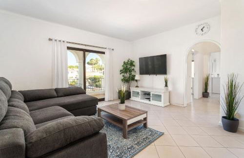 Host Wise - Lively Charming Apartment w Pool - Foto 24