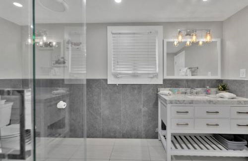 Fire and Fun Luxe Stay w Pool Hot Tub and Game Room - Foto 32