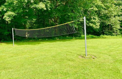 Spacious King Bed Suite at Antique Store - Foto 28