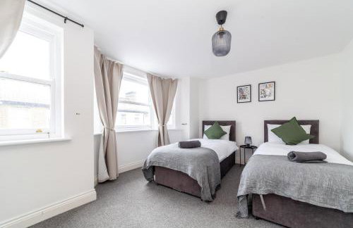 Arte Stays Serviced Houses Stratford - 3 Bedrooms 2 Bathrooms Houses London, Stratford, Maryland, Free Parking, Garden, Weekly or Monthly Stays - up to 8 guests - Foto 72
