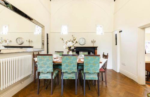 Dorney Windsor Legoland 5 Star Stay for upto 14 guests - Photo 13