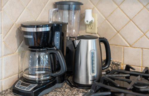 Welcoming Apartment - 10 min Light Rail Access - Foto 9