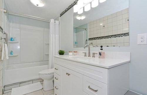 *NEW* Beautiful 3 floor Townhome with Sauna - Foto 23