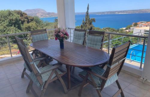 Lovely family villa with stunning sea views - Photo 17