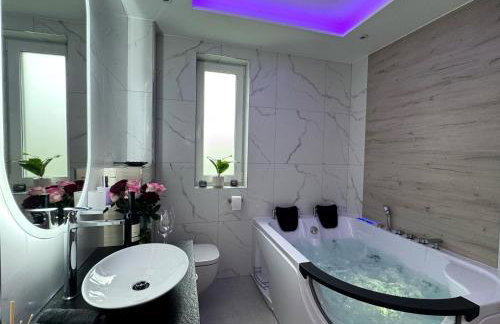 Apartament z wanną z hydromasażem - Photo 16