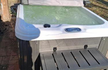 The Perch - Riverfront, Starlinks WiFi & Hot Tub - Photo 34