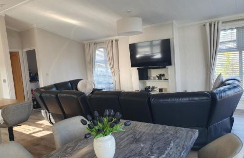 Routh 2-Bed Luxury Lodge Hot Tub & Lake View - Foto 26