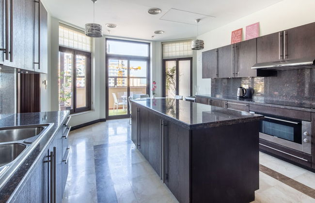 Premium Sky-high 3BR Penthouse in Fairmont North Residence - Photo 9