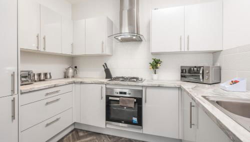 Huge Apartment - 8 Beds - Free Parking - Long Stays! - Foto 4