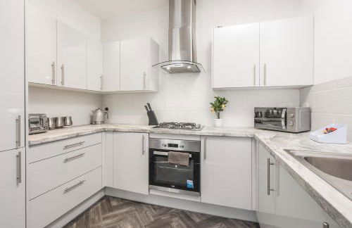 Huge Apartment - 8 Beds - Free Parking - Long Stays! - Foto 4