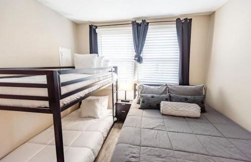 Sleeps 6-Full Kitchen-4 Beds-Big Couch-OfficeSpace - Foto 7