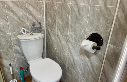 1 Bedroom Cabin Sleeps 2, Private Garden, Wifi - Photo 5