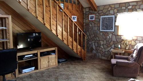 Secluded Cabin Rental with a Covered Back Deck in Elk City, Idaho - Foto 2