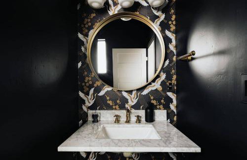 Luxe Victorian Retreat • Walk to Downtown - Foto 50