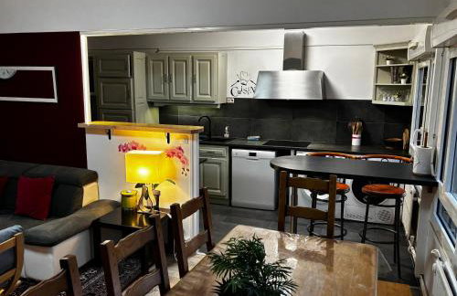 BedinReims "burgundy bottle" 110m2 Exceptional, 4 chambres doubles, 2 bain, free park & wifi, tout équipé - Foto 3