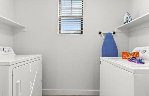 CozySuites Glendale by the stadium with pool 16 - Foto 21