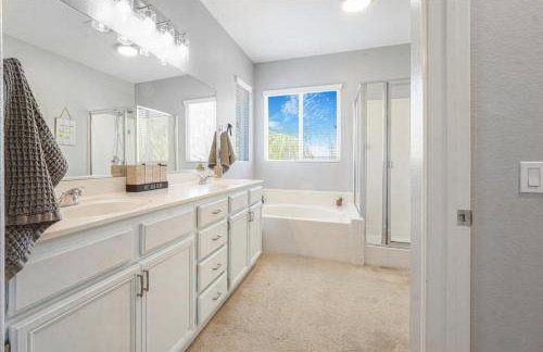 Your Home Away From Home near Wineries & Old Town - Foto 73