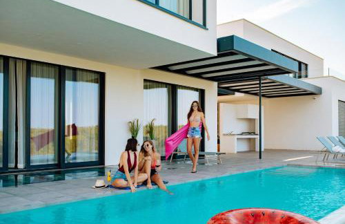 Design Villa Noble with Spa - Photo 5