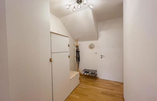 KUELhome - STYLISCHE ZENTRALE WOHNUNG MIT KÜCHE UND PARKPLATZ IN SEITENSTRAẞE - Foto 36