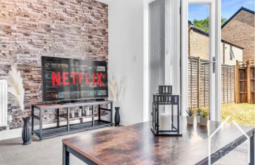 Beautiful 5 Bedroom Home in the City Centre with gated parking - Foto 8