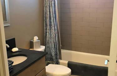 Barnwood Chateau with 2 Master Suites Hot Tub - Foto 45