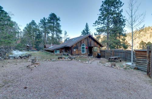 Rustic Log Cabin with Studio about 5 Mi to Pikes Peak! - Foto 24