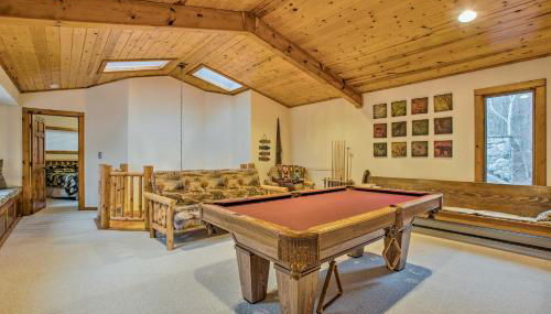 Riverfront Manton Cabin with Pool Table and Fire Pit! - Foto 2