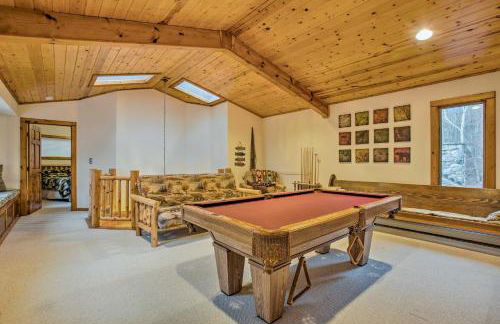 Riverfront Manton Cabin with Pool Table and Fire Pit! - Foto 2