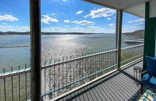 Pool Access Waterfront Lake Ozark Condo with Patio - Foto 31
