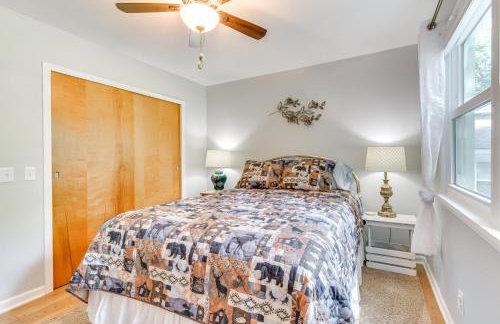 Near Trails and Wineries Victor Getaway with Fire Pit - Foto 18