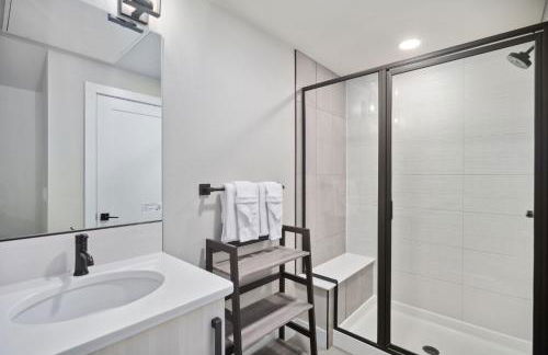 Swanky Townhome Near Old Town, Breweries and River - Foto 49