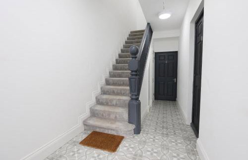 large 2 bed central apartment with balcony and private parking - Foto 55