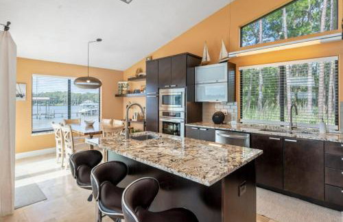 FEATURED ON HGTV'S MY LOTTERY DREAM HOME! Private dock, 15 minute boat ride to Crab Island, 20 minute drive to Destin, Pet Friendly - Foto 8