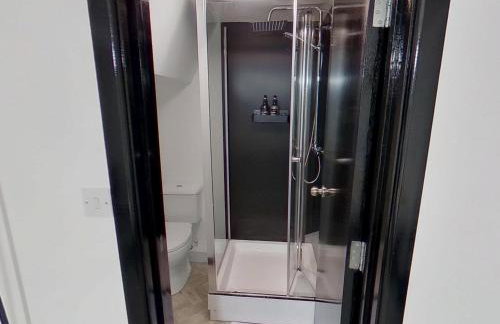 Stylish Modern Studio Near MediaCityUK & Manchester Centre - Free Parking - Sleeps 2 Enjoy - Foto 13