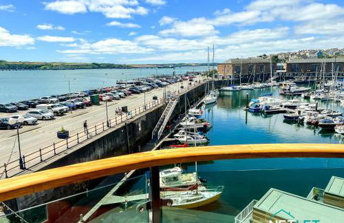 Orion House - Luxury Apartment overlooking Milford Marina, Pembrokeshire - Foto 1