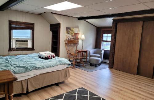 East Granby with AC and WiFi 3 minute to Bradley - Foto 1