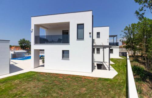 Luxury Villa with extra heated pool with hydromassage, biliard near town center and beach by WiiBuk - Foto 64