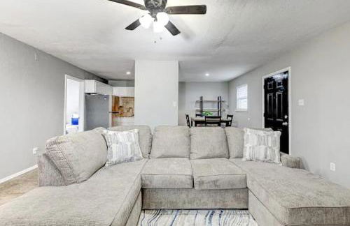 Charming 2BR in Central Lawton - Near Fort Sill - Photo 10