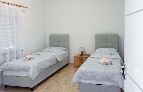 Amazing Apartment In Lukovo Sugarje - Foto 17