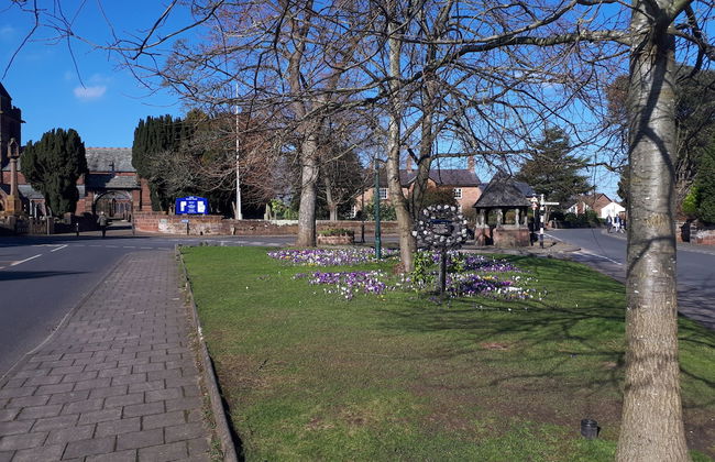 Beautiful Romantic Village House With Netflix - Photo 23