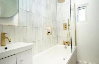 Newly refurbished 2 br apartment with a beautiful garden - Foto 46