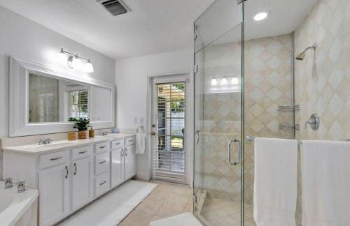 Hottub! Mini Golf! Water Access! Pets! 5min beach! - Foto 27