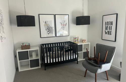 Family-Friendly 3BR Escape Work, Play, Relax! - Foto 13