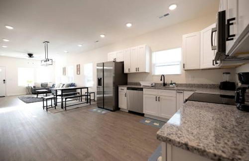 4 Min to Downtown - 10 to Elon - Washer and Dryer - Foto 11