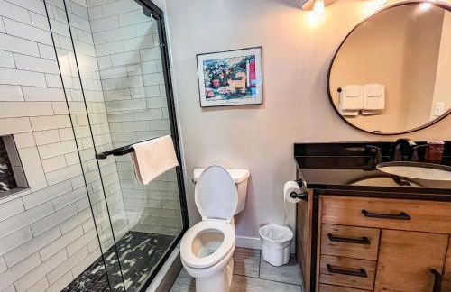 Lakefront Home Near Wisp with Great Location Dock Slip Hot Tub - Foto 27