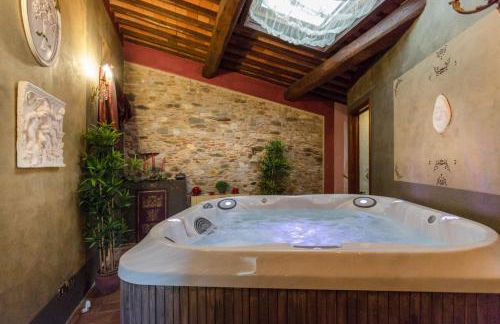 La Dimora dei Conti, Indulge in a Country Farmhouse Apartment with Jacuzzi Facing the Town! - Foto 17
