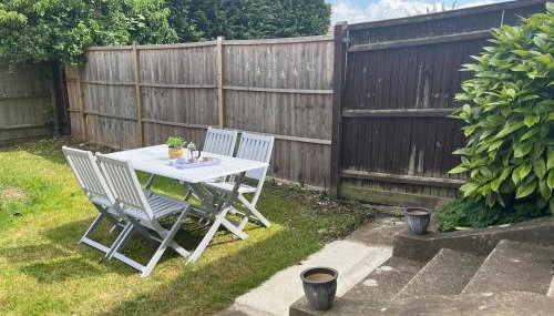 Briants, for Families & Contractors - Free Parking - Foto 3