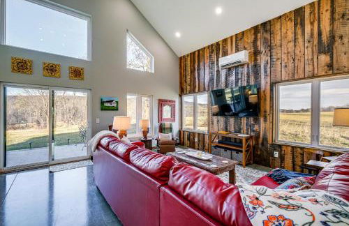 Peaceful Farmhouse Retreat 6 Mi to Virginia Tech! - Foto 2