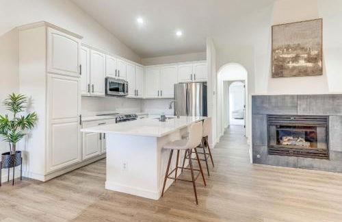 Seasonal Pool, Balcony Quiet and Cozy Aurora Condo! - Foto 13